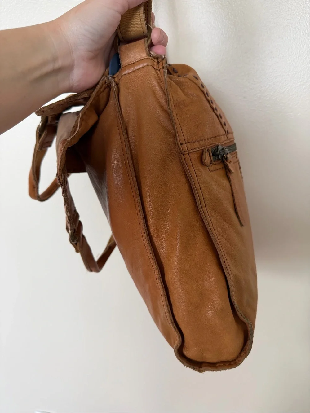 LUCKY BRAND Abbey Road Lamb Leather Whipstitch Crossbody Messenger Bag Hobo